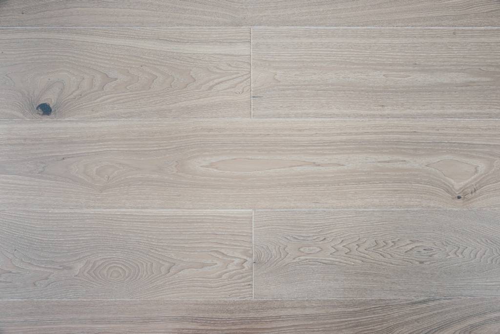 Паркетная доска Tenfor Ясень Grey Sand Рустик, браш, лак 909х148х14 мм (1,076 м2/упак)